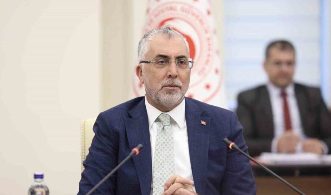 Çalışma ve Sosyal Güvenlik Bakanı Vedat Işıkhan, kamu görevlileriyle toplu