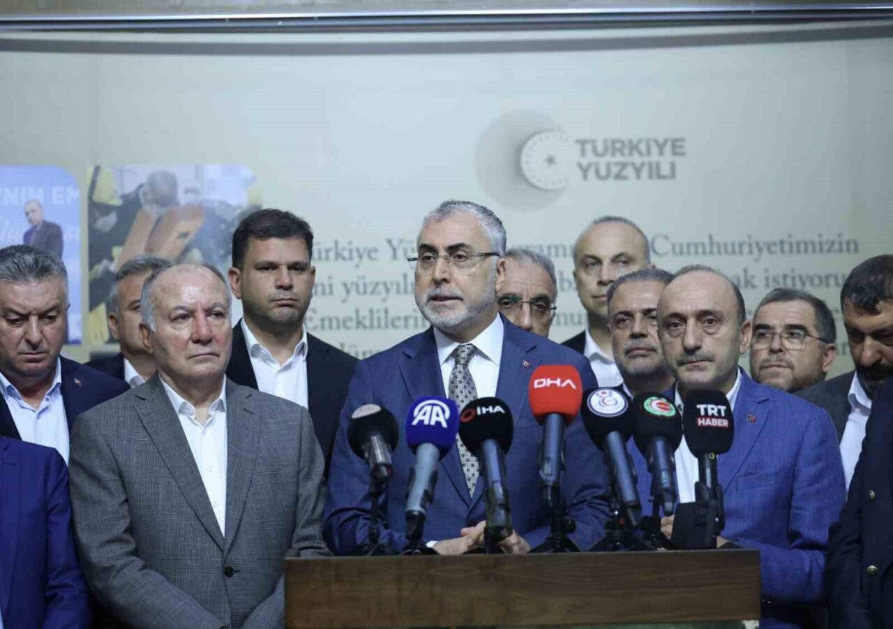 Çalışma ve Sosyal Güvenlik Bakanı Vedat Işıkhan, kamu işçileri için