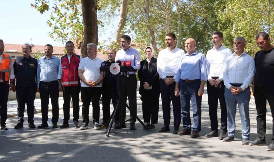 Çevre, Şehircilik ve İklim Değişikliği Bakanı Murat Kurum, Sındırgı depremi