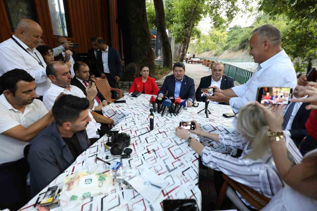 Adalet Bakanı Yılmaz Tunç, Bartın’ın Ulukaya köyünde medyayla buluşarak anayasa