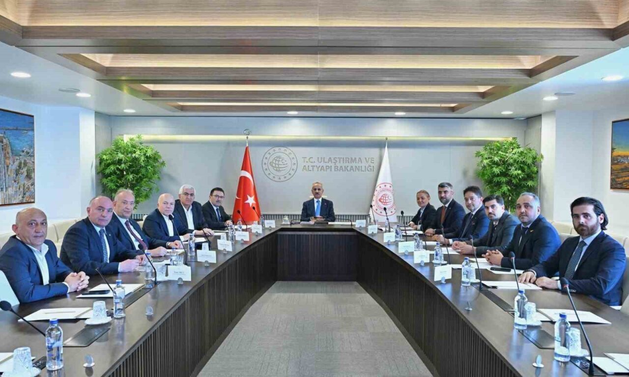 Erzurum heyeti, ulaştırma projelerini istişare etmek amacıyla Ulaştırma ve Altyapı