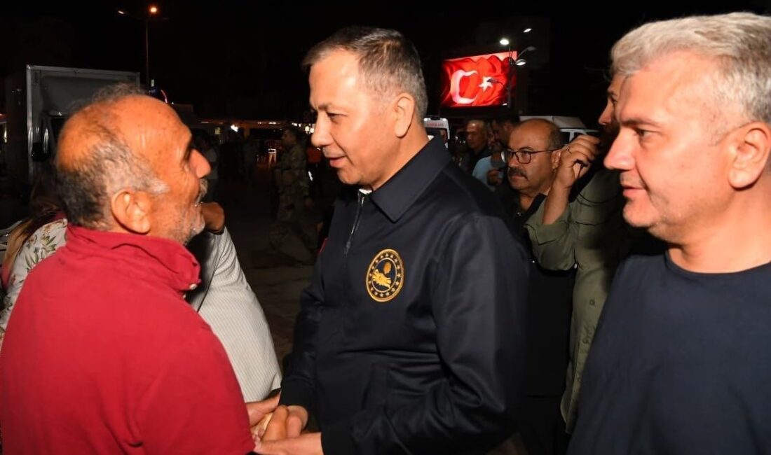 İçişleri Bakanı Ali Yerlikaya, Balıkesir'in Sındırgı ilçesindeki deprem sonrası ilgili
