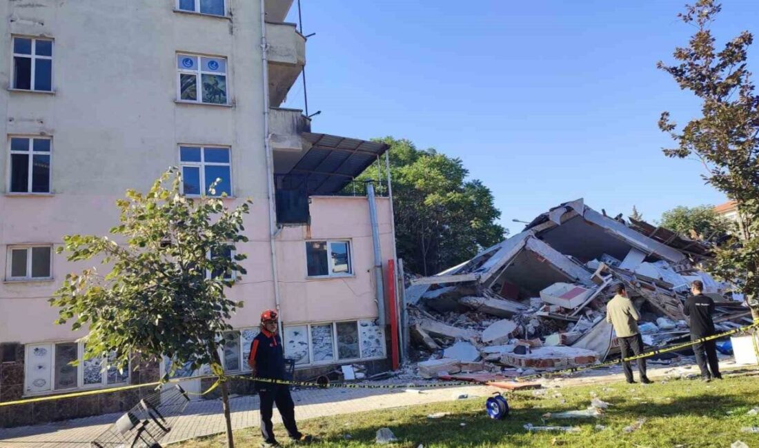 Bursa Büyükşehir Belediyesi, Balıkesir'in Sındırgı ilçesinde yaşanan 6.1 büyüklüğündeki depremin
