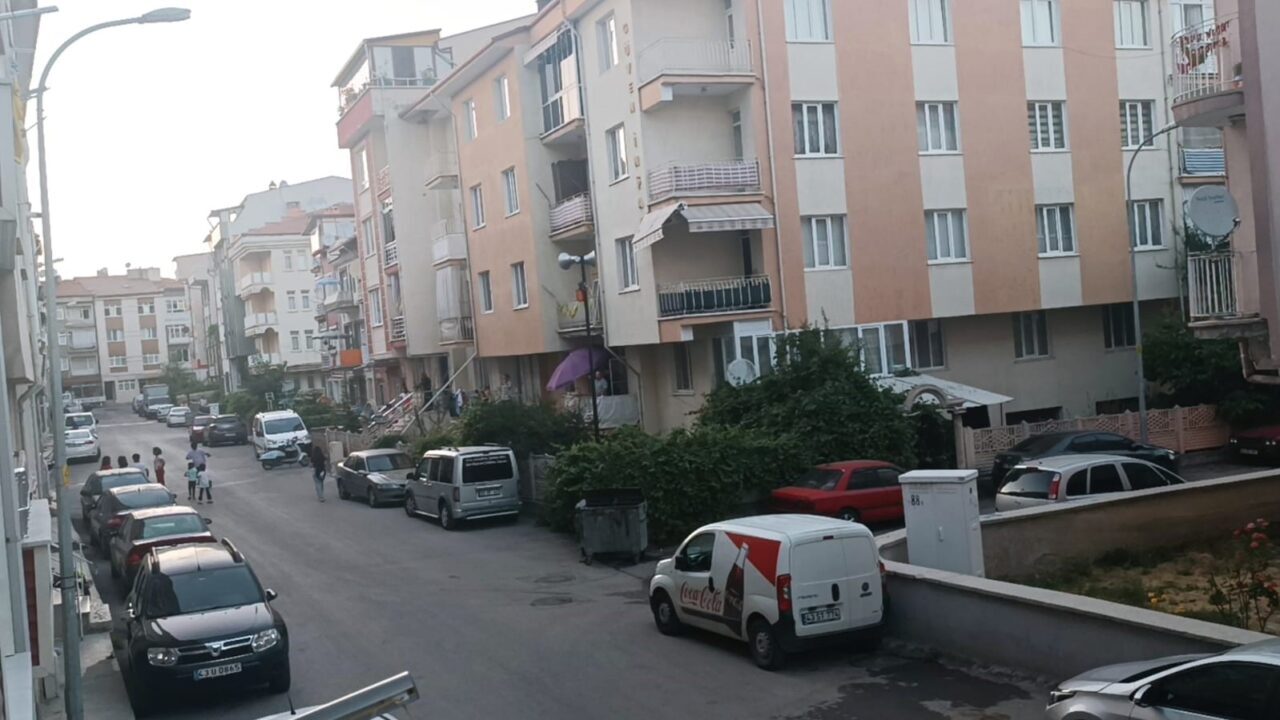 Balıkesir’in Sındırgı ilçesinde 6.1 büyüklüğünde bir deprem meydana gelirken, bu
