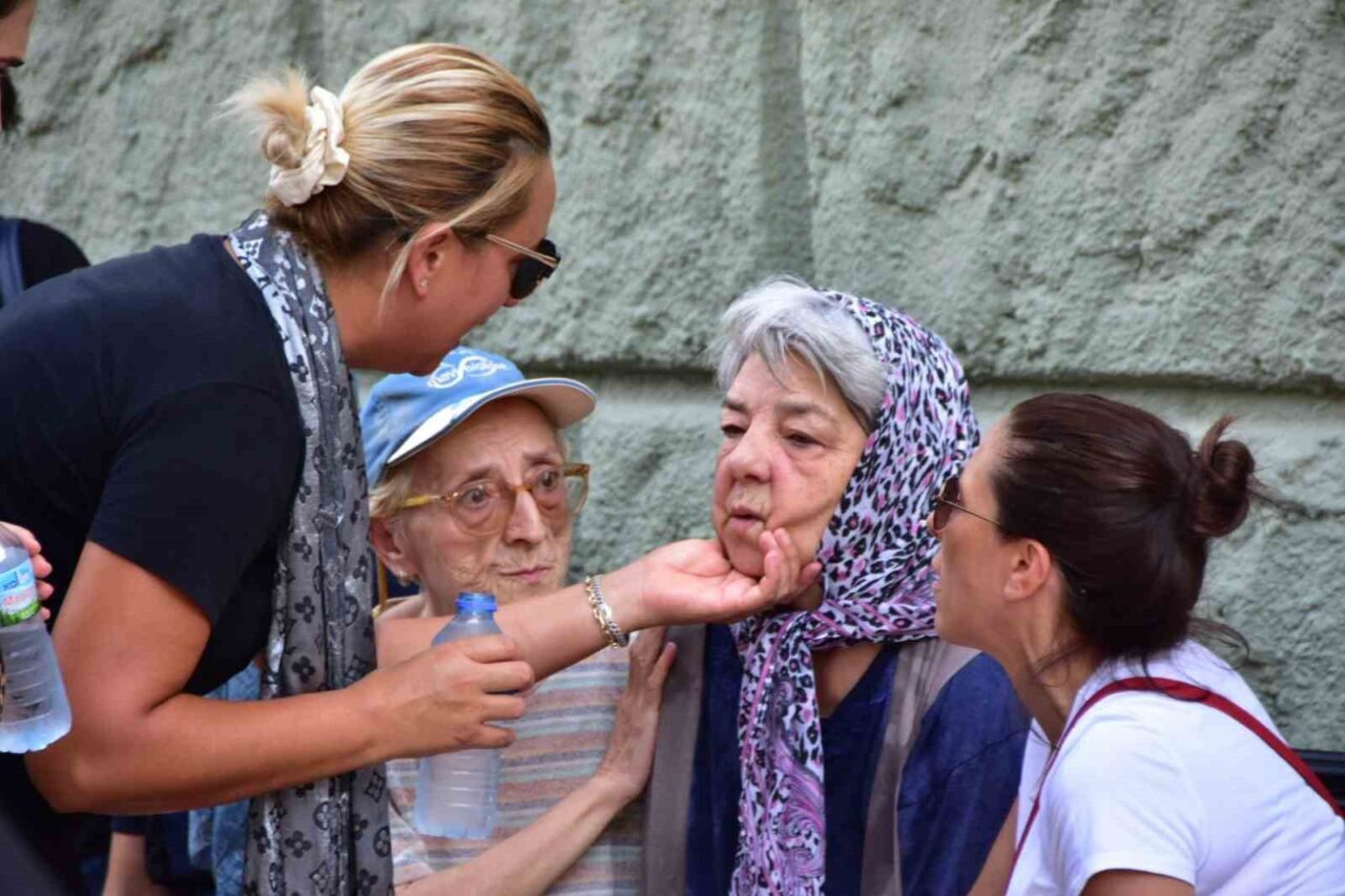 Balıkesir'deki 6,1 büyüklüğündeki depremin ardından hayatını kaybeden 81 yaşındaki Nihat