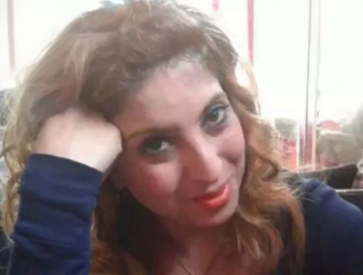 Balıkesir'in Bandırma ilçesinde, Derya Yaşar (44) adlı kadın, üçüncü kattaki