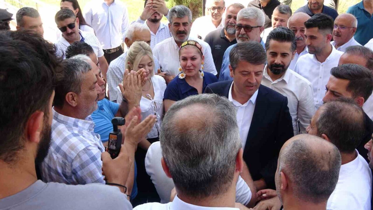 Ev hapsi kaldırılan Adıyaman Belediye Başkanı Abdurrahman Tutdere, görevine geri