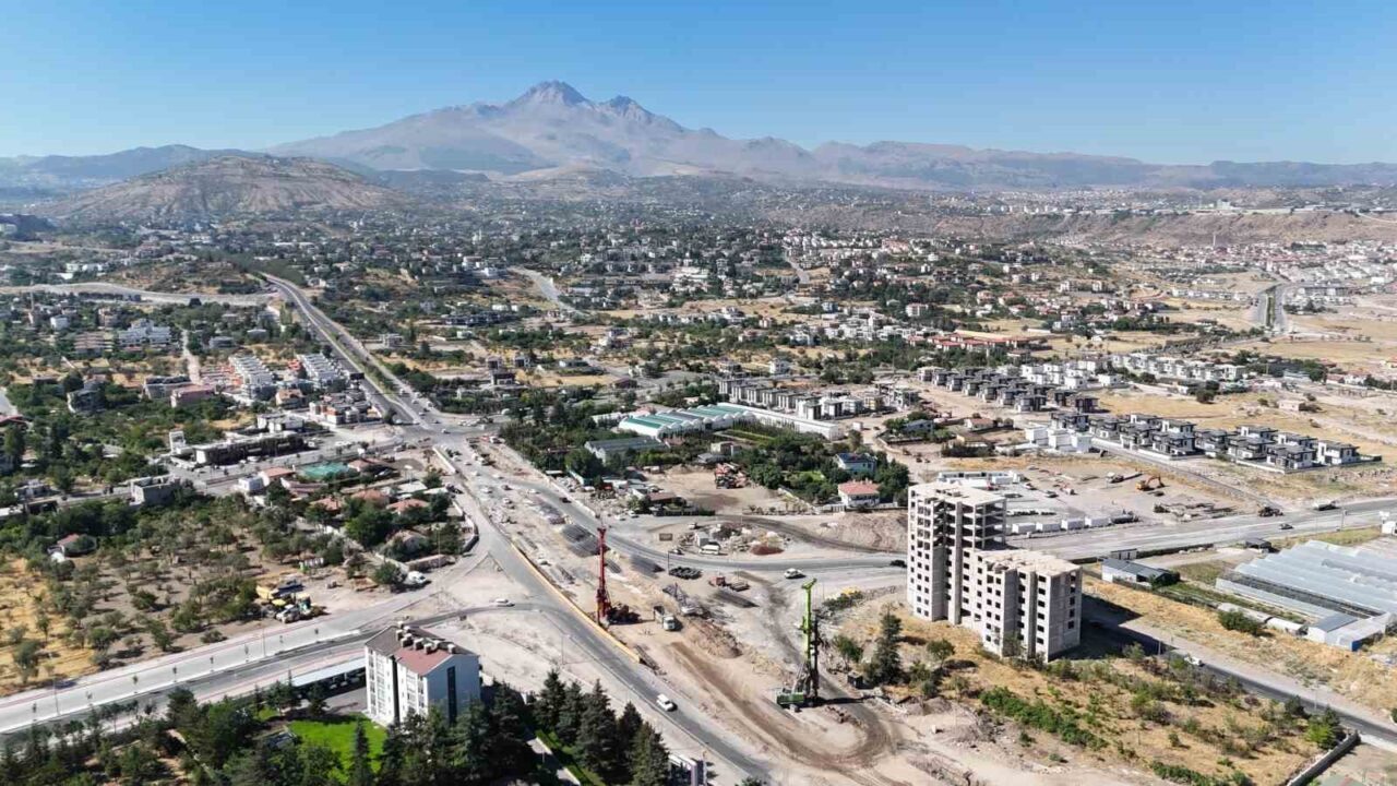 Kayseri Büyükşehir Belediye Başkanı Dr. Memduh Büyükkılıç, Meteoroloji Katlı Kavşağı'nın