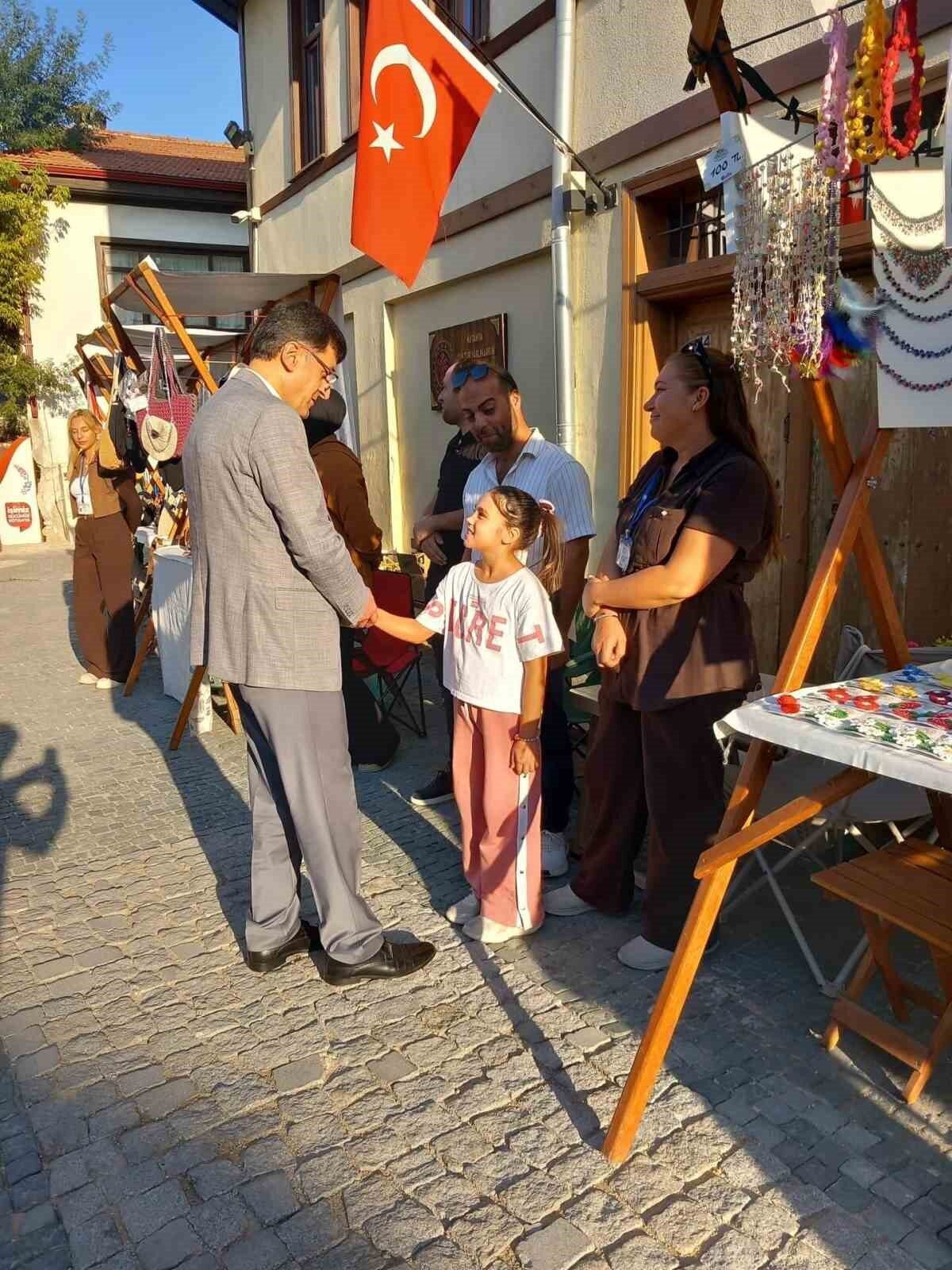Kütahya Belediye Başkanı Eyüp Kahveci, Germiyan Sokak'taki "Kütahya Yöresel Lezzetleri