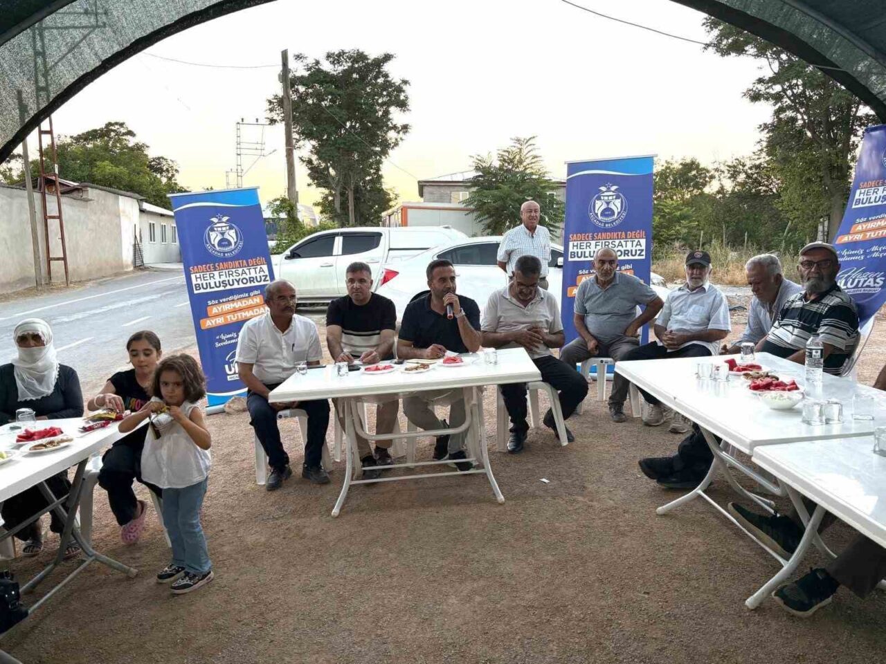 Akçadağ Belediye Başkanı Hasan Ulutaş, Bahri Mahallesi’nde düzenlediği vatandaş buluşmasında