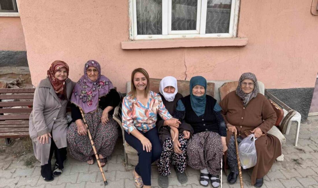 Pazaryeri Belediye Başkanı Zekiye Tekin, kadınlarla ev ziyaretleri gerçekleştirerek onların