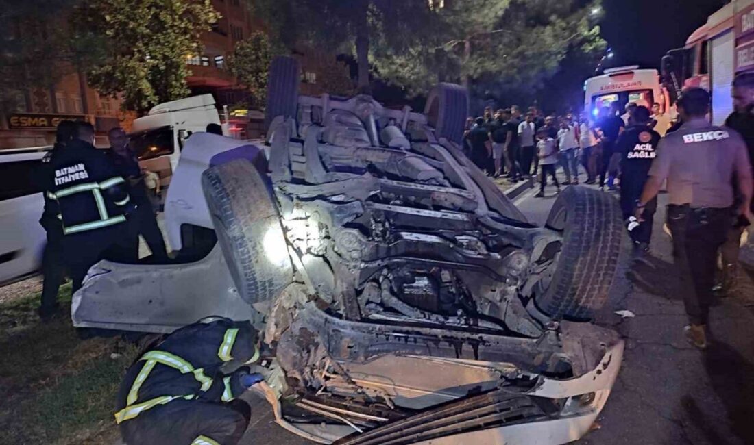 Batman'da Şafak Mahallesi'nde, sürücüsünün kontrolünü kaybetmesi nedeniyle bir hafif ticari