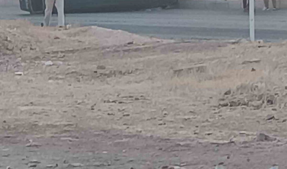 Batman'da, Batıraman yolu üzerinde direksiyon hakimiyetini kaybeden minibüs yan yattı.