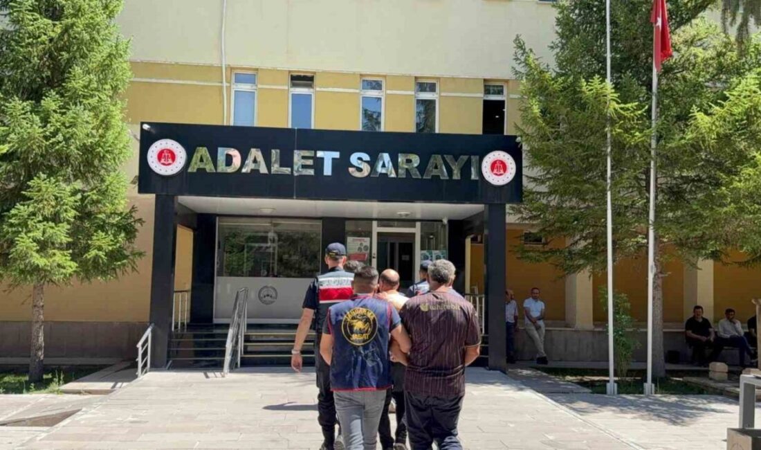 Bayburt'ta saman balyası çalan E.K. (24), B.O. (47) ve E.K.