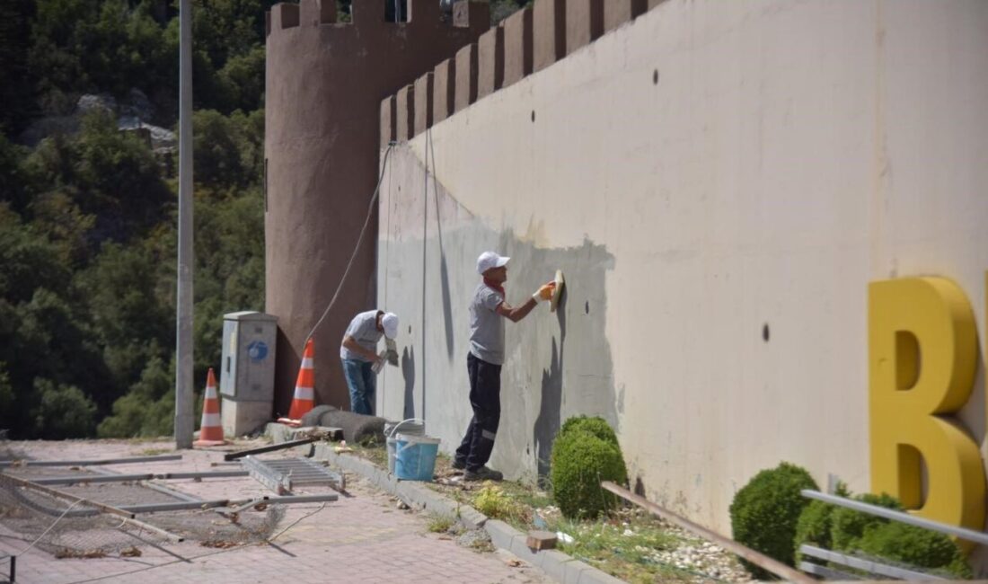 Bilecik Belediyesi, Başkan Melek Mızrak Subaşı öncülüğünde yaya yolu üzerindeki
