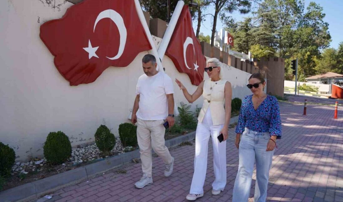 Bilecik Belediye Başkanı Melek Mızrak Subaşı, dikey bahçe yenileme çalışmalarını