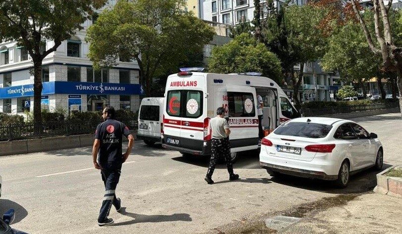 Bilecik'te motorlu bisiklet, sürücüsü Esmanur K.'nın direksiyon hâkimiyetini kaybetmesi sonucu
