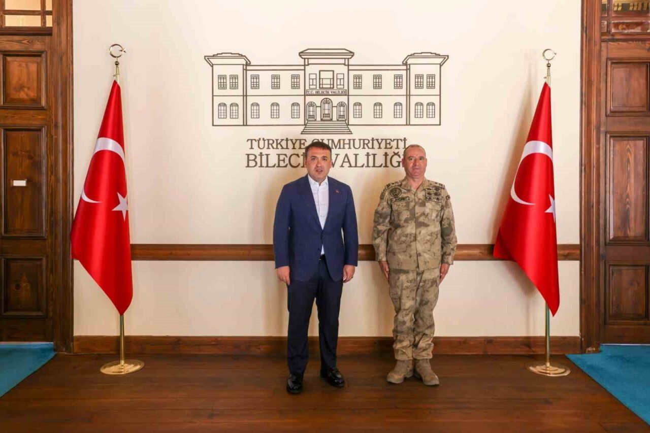Bilecik Valisi Faik Oktay Sözer, yeni atanan Tuğgeneral Yusuf Aslan