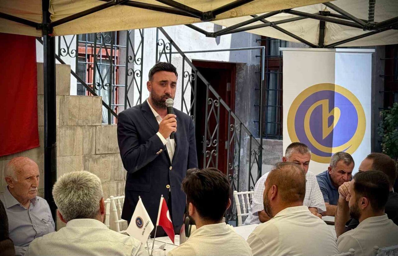 Birlik Vakfı Kayseri Şubesi'nin yeni Yürütme Kurulu, Yaşar Karayel'in başkanlığında