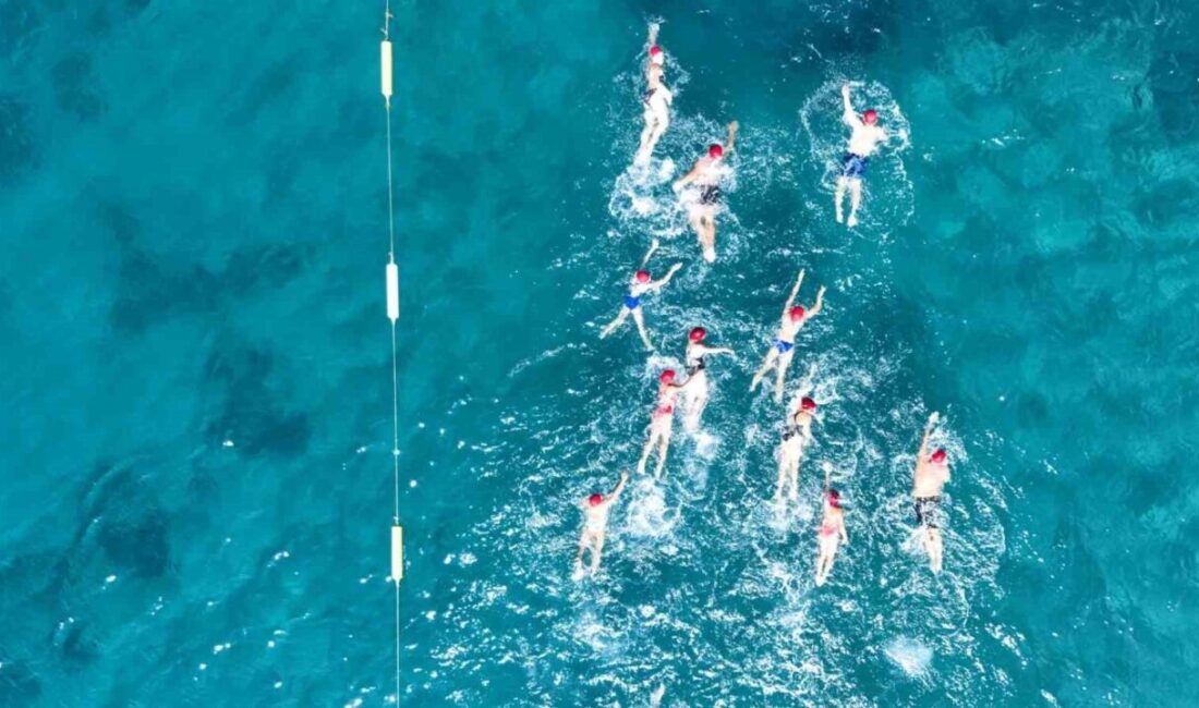 Bodrum Kumbahçe Plajı’nda gerçekleştirilen "Bodrum’da Sağlığa Kulaç At" etkinliğinde, milli