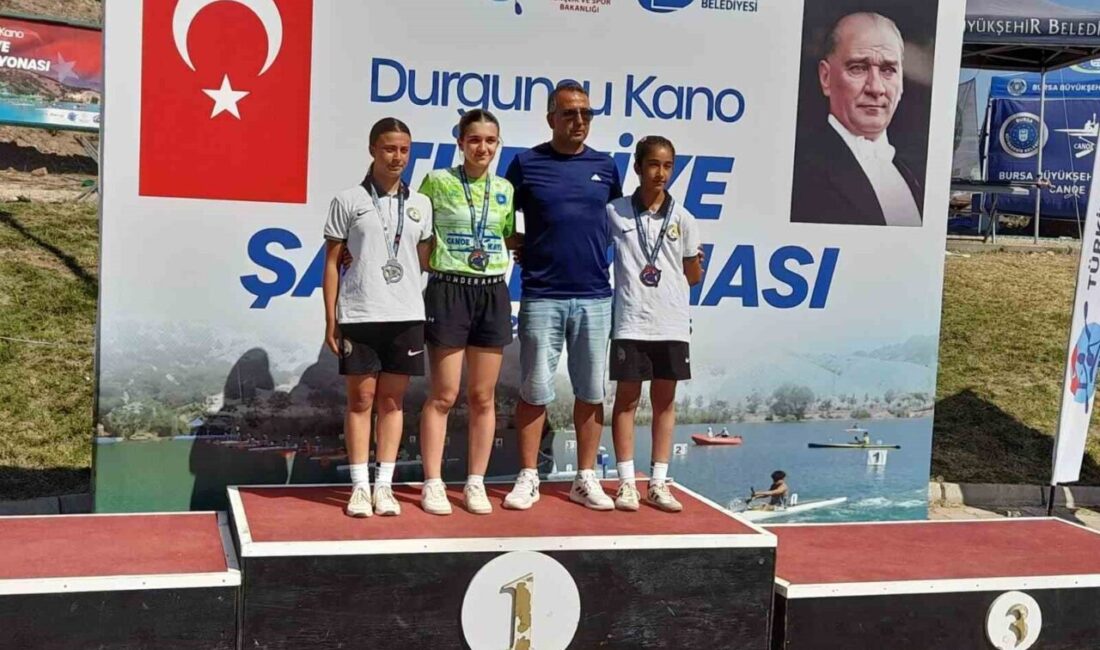 Eskişehir'de gerçekleştirilen Durgunsu Kano Türkiye Şampiyonası'nda Bursa Büyükşehir Belediyespor, 12