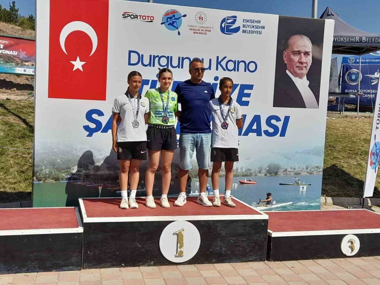 Eskişehir'de gerçekleştirilen Durgunsu Kano Türkiye Şampiyonası'nda Bursa Büyükşehir Belediyespor, 12
