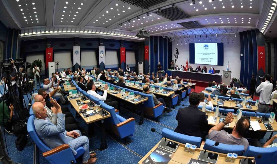 Kayseri Büyükşehir Belediye Başkanı Dr. Memduh Büyükkılıç'ın liderliğinde yapılan meclis