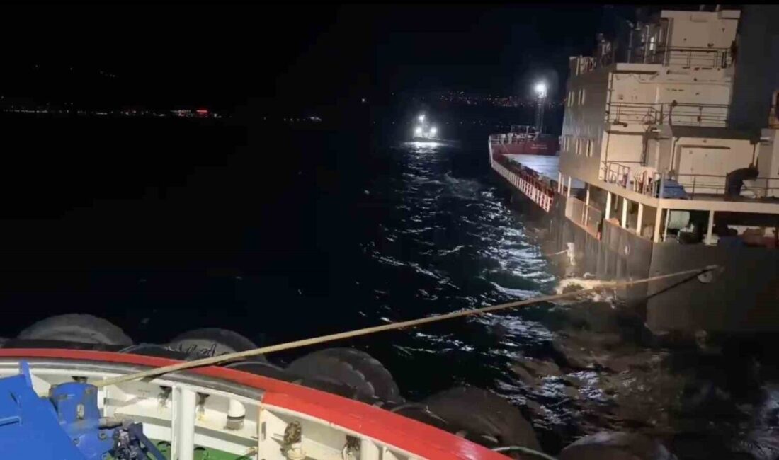 Çanakkale Boğazı'ndan geçerken makine arızası yapan 78 metre uzunluğundaki 'IRONHIDE'