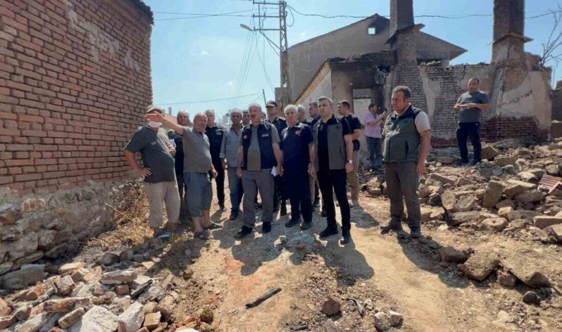 Çanakkale Valisi Doç. Dr. Ömer Toraman, yangından etkilenen Bayramiç'in Saçaklı
