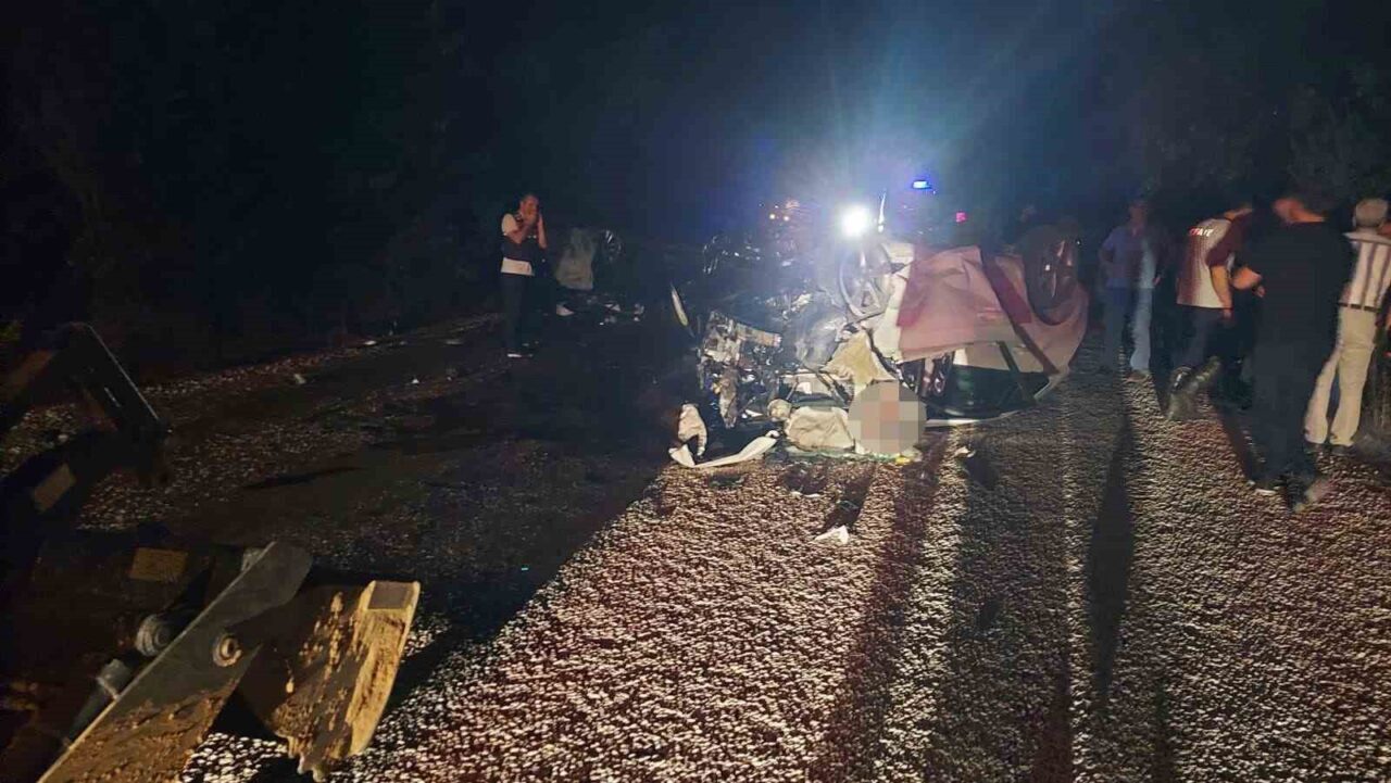 Çanakkale'nin Yenice-Çan yolunda iki aracın çarpışması sonucu meydana gelen trafik