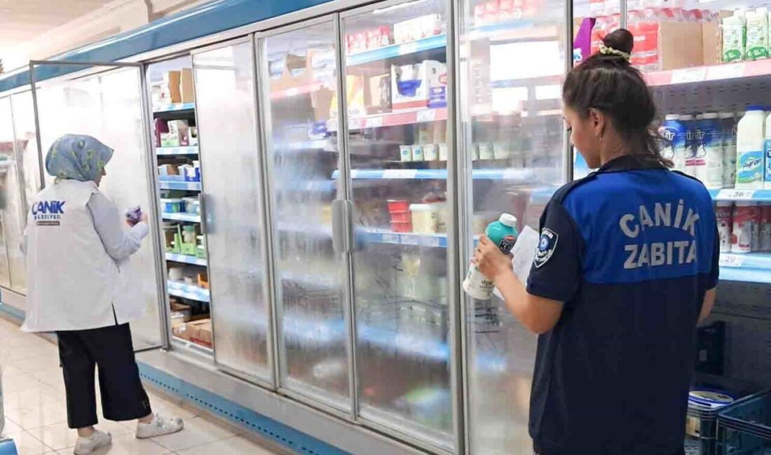 Samsun'un Canik ilçesinde, Canik Belediyesi Zabıta Müdürlüğü ekipleri, marketlerdeki soğuk