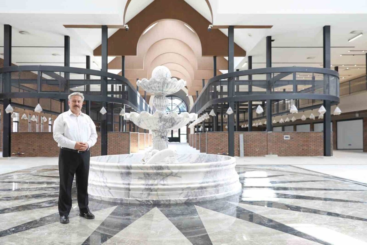 Kayseri’deki Çarşı Melikgazi, modern yapısı ve Avrupa tarzıyla dikkat çekiyor.