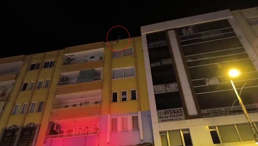 Hatay'da 26 yaşındaki bir erkek, Dörtyol Çarşı Merkezi'ndeki 5 katlı