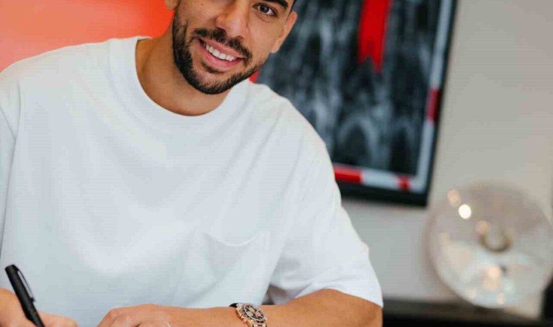 FC Köln, Valencia'dan 24 yaşındaki stoper Cenk Özkacar'ı sezon sonuna