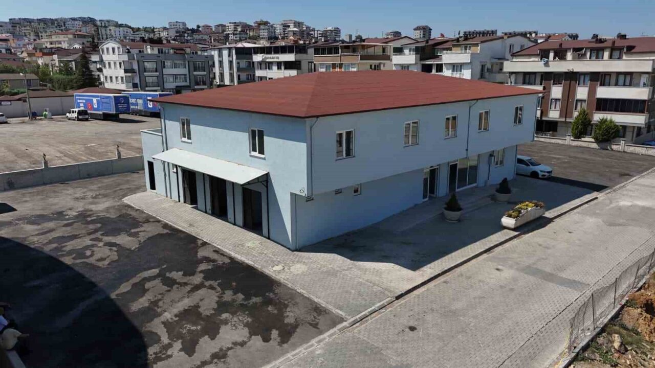 Darıca Belediyesi'nin yeni mezarlık hizmet binası açılışa hazırlanıyor. Başkan Muzaffer