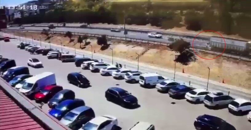 Kocaeli TEM Otoyolu'nda sosyal medya fenomeni Deniz Servan Narin'in motosikletinin