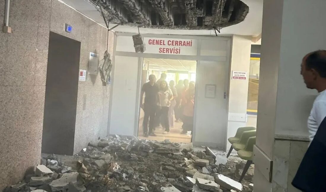 Denizli Devlet Hastanesi'nde tavanın çökmesi sonucu 2 kişi yaralandı. Başhekimlik,