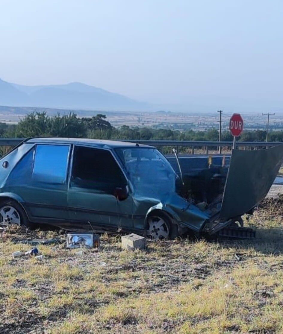 Denizli'nin Serinhisar ilçesinde, babasının sürücüsü olduğu otomobilin takla atması sonucu