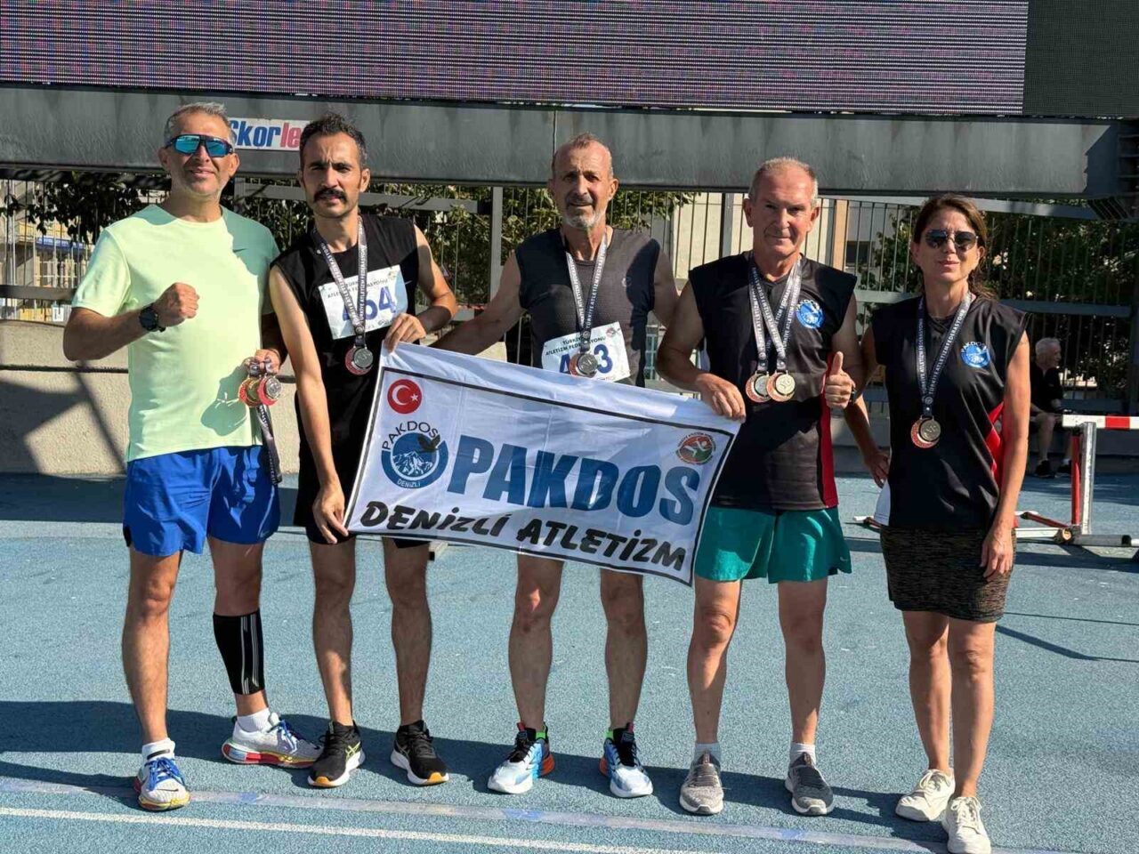 Denizlili Master Atlet Abdullah Yavuz Ertekin, İstanbul'daki Şampiyonada 65 yaş