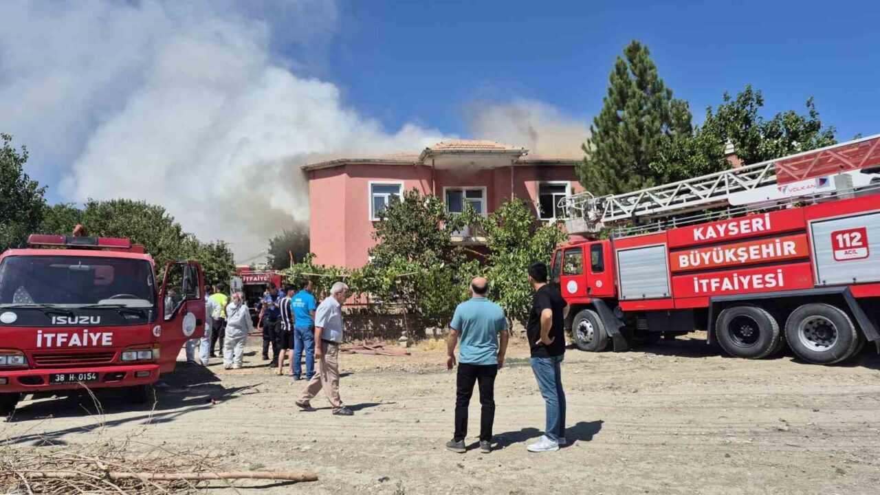 Kayseri'nin Yeşilhisar ilçesinde bir depoda çıkan yangın, itfaiye ekiplerinin müdahalesiyle