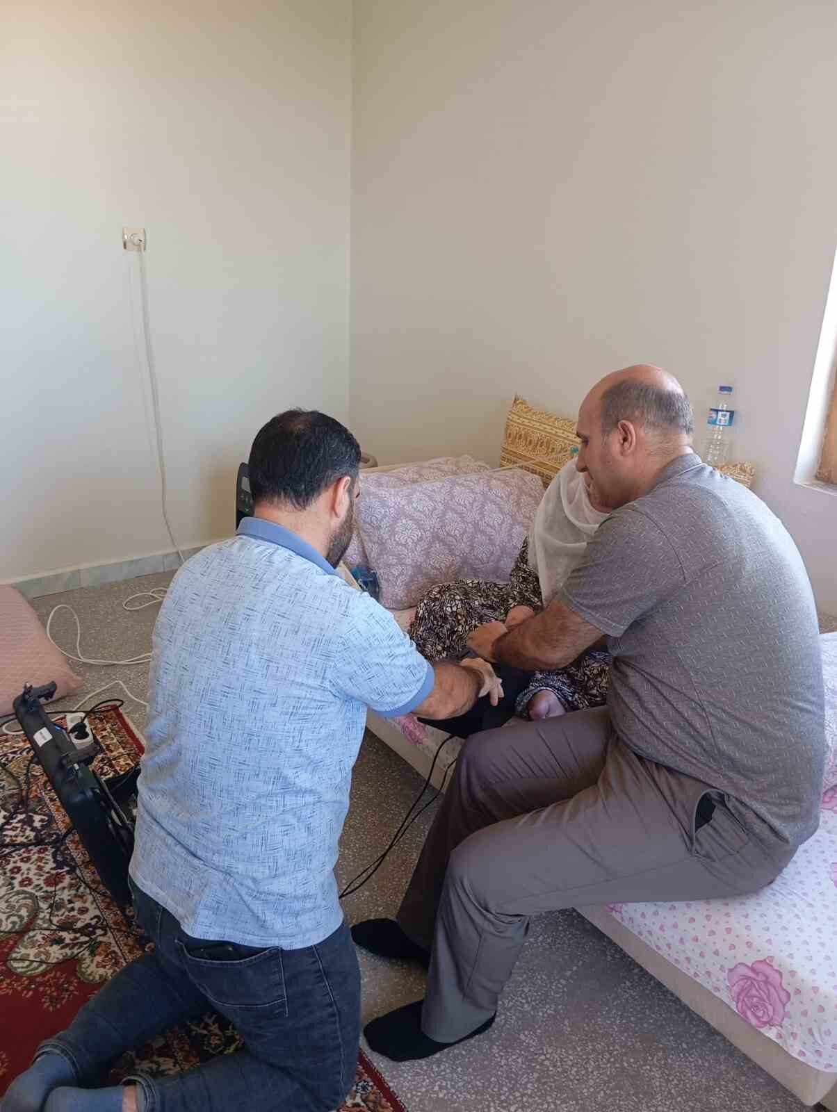 Diyarbakır'ın Dicle İlçe Nüfus Müdürlüğü, evde başvuru hizmeti ile hasta,