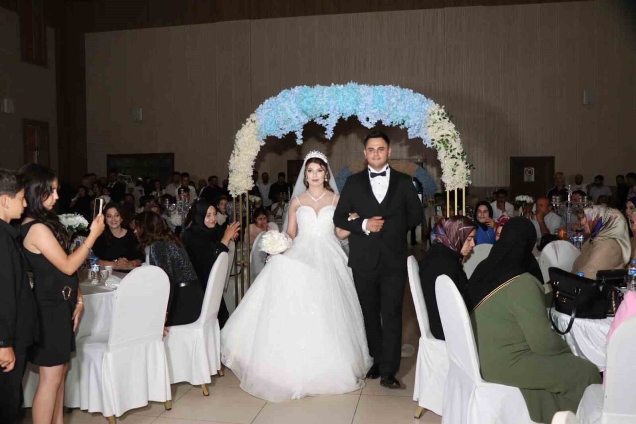 Giresun Güce'de Emniyet Amiri Ömer Eraslan ile polis memuru Dilan