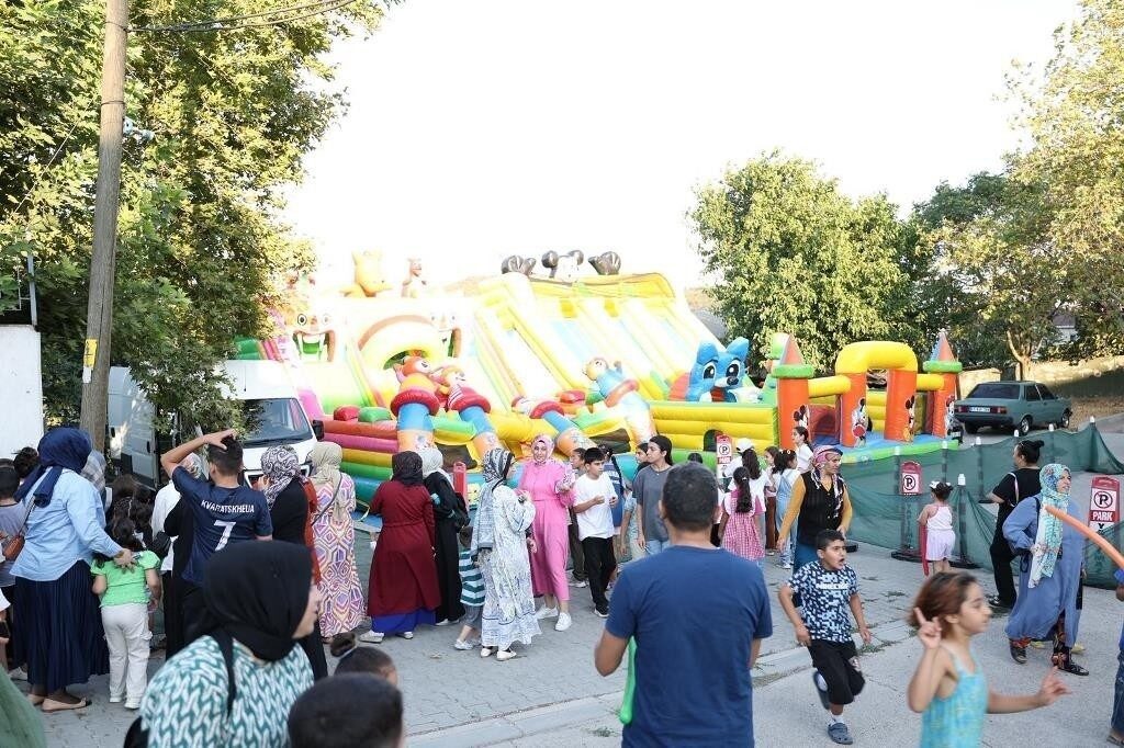Dilovası Belediyesi, Polisan Ortaokulu bahçesinde düzenlediği Çocuk Eğlencesi Şenliği ile