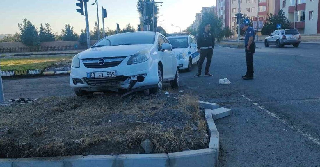 Kars'ta B.D. isimli sürücü, direksiyon başında kalp krizi geçirerek kontrolü