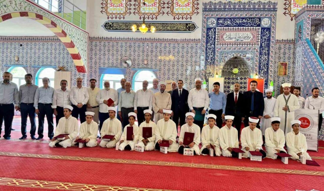 Diyarbakır İl Müftüsü Celal Büyük, Hani ilçesindeki Seyid Bedrettin Camisi'nde