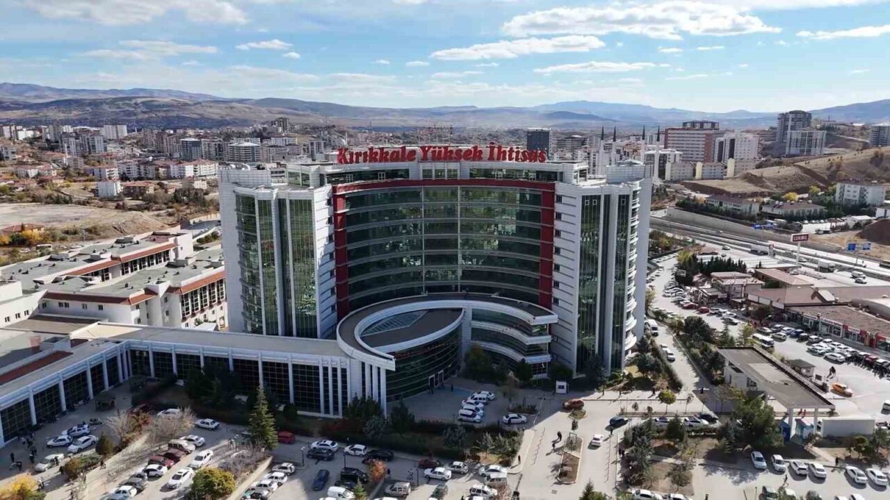 Kırıkkale’deki bir hastanede görevli M.T.C., doktorların hesaplarını kullanarak 8 kişi