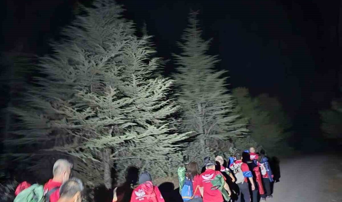 Dorlion Arama Kurtarma Ekibi, Eskişehir Kent Ormanı'nda düzenlediği gece yürüyüşü