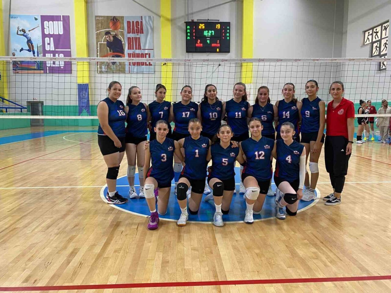 Düzce Kız Voleybol Takımı, Anadolu Yıldızlar Ligi yarı finallerinde gösterdiği