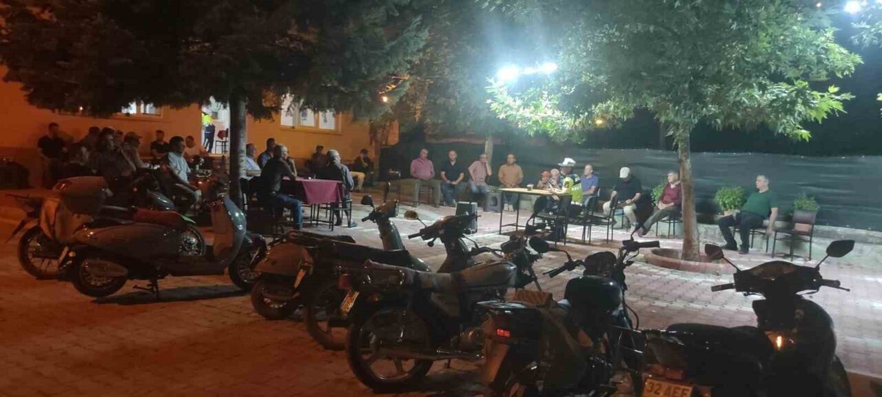 Isparta'nın Eğirdir ilçesindeki Balkırı köyünde, Jandarma Trafik ekipleri, 11 Ağustos'ta