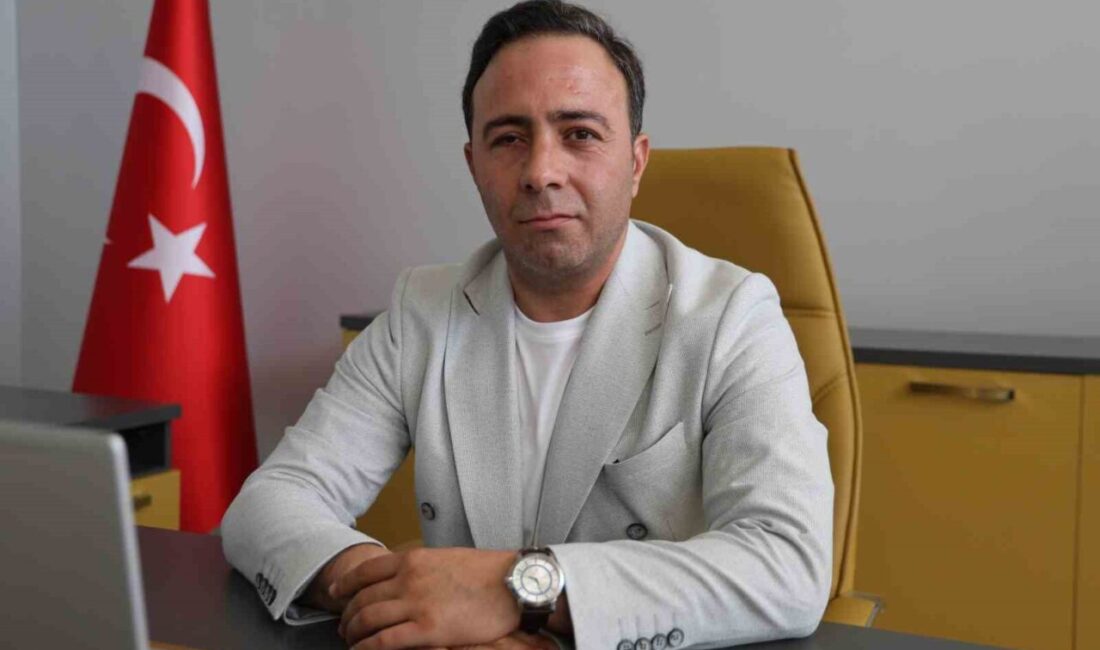 Elazığ'da Murat Demir liderliğindeki EMŞAV, 'Bayrak Evler' projesine başladı. Proje,